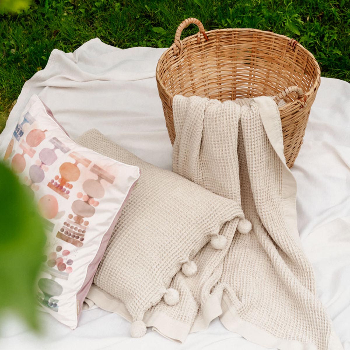 Pom pom-tyynynpäällinen, beige, 60 x 40 cm